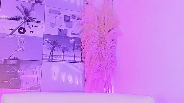 Snapshot of MiaCavallii_ chatting on November 2, 2025, 4:06 am MiaCavallii online show from November 2, 2025, 4:06 am