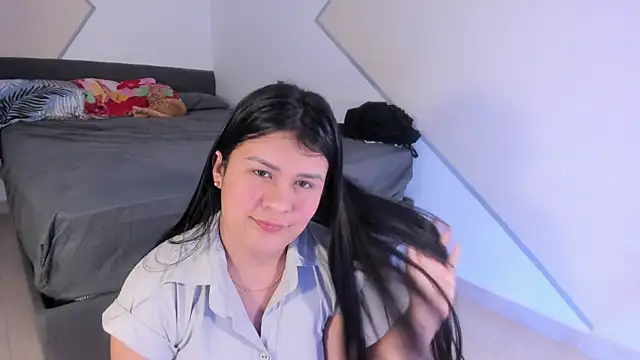 Snapshot of Elalove_ chatting on December 16, 2025, 12:31 pm Elalove online show from December 16, 2025, 12:31 pm