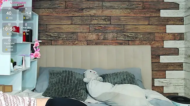 White Lioness online show from March 18, 2026, 5:25 pm