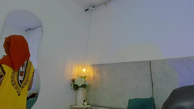 Snapshot of naomiii__ chatting on December 17, 2025, 11:37 am naomiii online show from December 17, 2025, 11:37 am