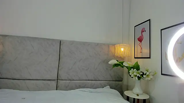 Snapshot of naomiii__ chatting on December 3, 2025, 11:42 am naomiii online show from December 3, 2025, 11:42 am