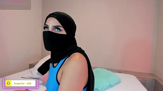 naomiii   online show from April 14, 2026, 12:21 pm