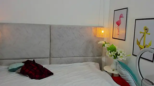 Snapshot of naomiii__ chatting on December 1, 2025, 12:06 pm naomiii online show from December 1, 2025, 12:06 pm