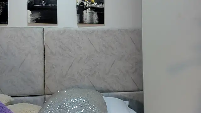 naomiii   online show from May 30, 2026, 11:38 am
