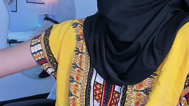 Snapshot of naomiii__ chatting on December 20, 2025, 1:47 pm naomiii online show from December 20, 2025, 1:47 pm