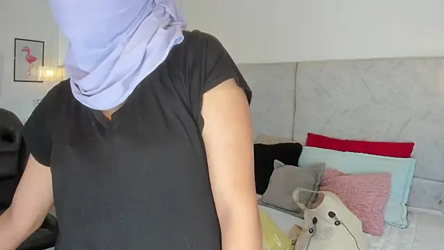 Snapshot of naomiii__ chatting on December 18, 2025, 11:36 am naomiii online show from December 18, 2025, 11:36 am