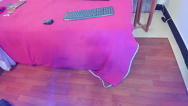 Snapshot of naomiii__ chatting on November 11, 2025, 11:38 am naomiii online show from November 11, 2025, 11:38 am