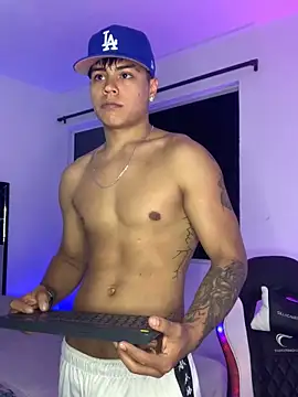 SantiagoReyesFtt online show from December 8, 2024, 12:24 am