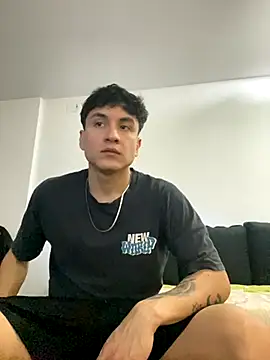 LCarreraa online show from November 6, 2025, 1:42 am