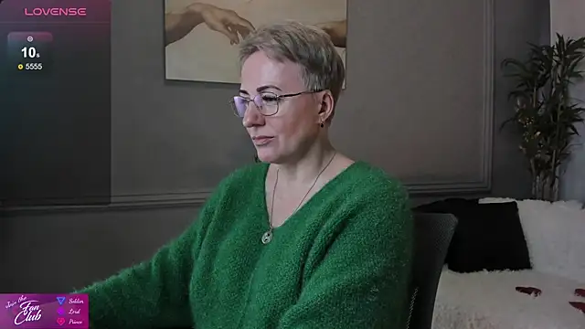 Snapshot of Nika_Smit chatting on February 15, 2025, 8:44 am Nika Smit online show from February 15, 2025, 8:44 am