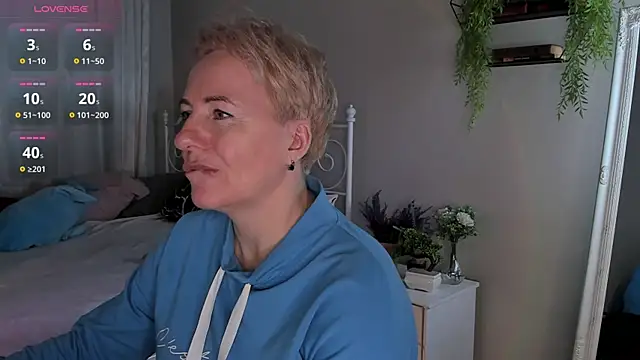 Snapshot of Nika_Smit chatting on November 29, 2025, 5:51 am Nika Smit online show from November 29, 2025, 5:51 am