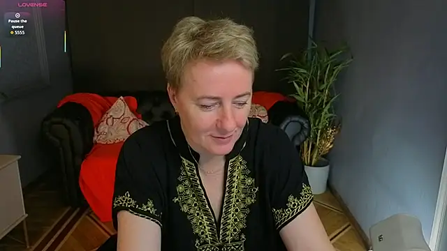 Snapshot of Nika_Smit chatting on May 24, 2026, 5:18 am Nika Smit online show from May 24, 2026, 5:18 am