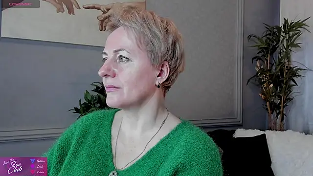 Snapshot of Nika_Smit chatting on February 7, 2025, 10:08 am Nika Smit online show from February 7, 2025, 10:08 am