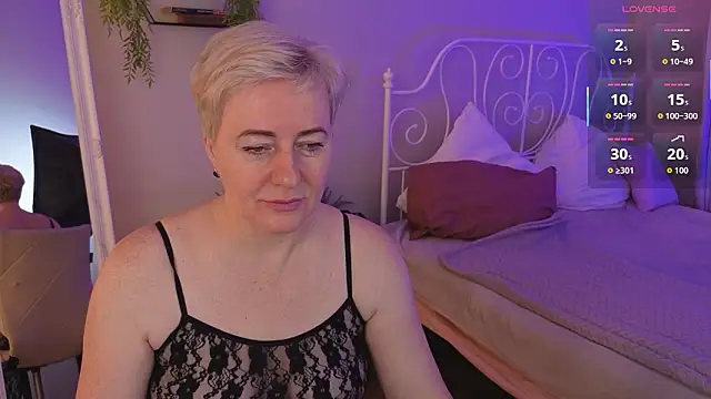 Nika Smit online show from February 21, 2026, 5:42 am