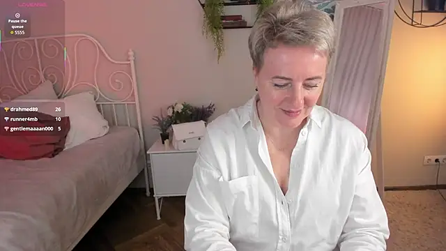 Snapshot of Nika_Smit chatting on May 16, 2026, 10:36 am Nika Smit online show from May 16, 2026, 10:36 am