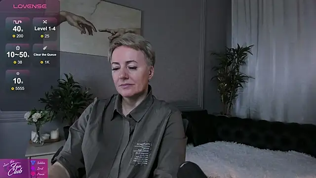 Snapshot of Nika_Smit chatting on February 21, 2025, 9:45 am Nika Smit online show from February 21, 2025, 9:45 am