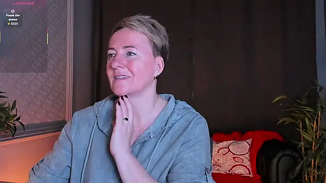 Snapshot of Nika_Smit chatting on June 7, 2026, 5:23 am Nika Smit online show from June 7, 2026, 5:23 am