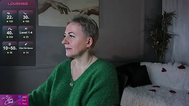 Snapshot of Nika_Smit chatting on February 14, 2025, 5:19 am Nika Smit online show from February 14, 2025, 5:19 am