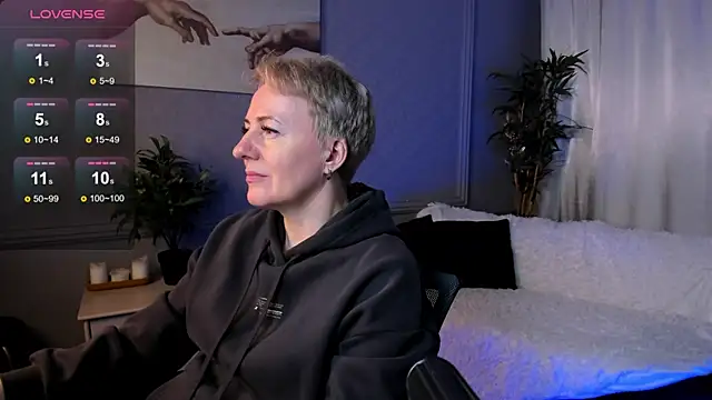 Snapshot of Nika_Smit chatting on February 28, 2025, 10:09 am Nika Smit online show from February 28, 2025, 10:09 am