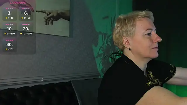 Snapshot of Nika_Smit chatting on November 30, 2025, 4:57 am Nika Smit online show from November 30, 2025, 4:57 am