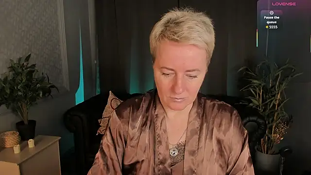 Nika Smit online show from March 28, 2026, 5:19 am