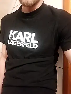 Snapshot of hoot_denis28 chatting on March 23, 2025, 6:37 am hoot denis28 online show from March 23, 2025, 6:37 am