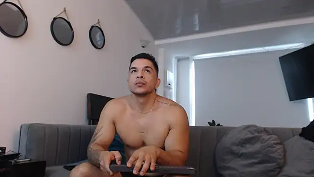 estebandelouis online show from March 3, 2025, 1:34 pm