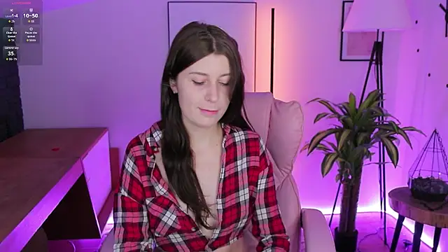 Hailey Green online show from November 24, 2025, 9:48 pm