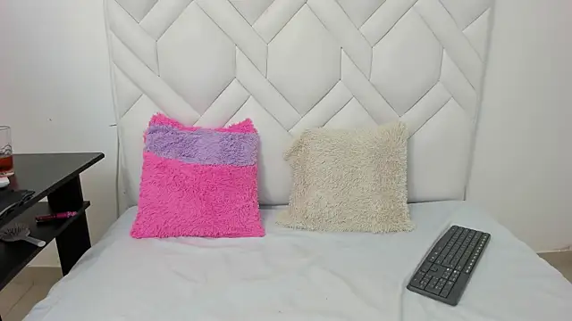 Snapshot of Analia18_ chatting on October 15, 2025, 1:30 pm Analia18 online show from October 15, 2025, 1:30 pm