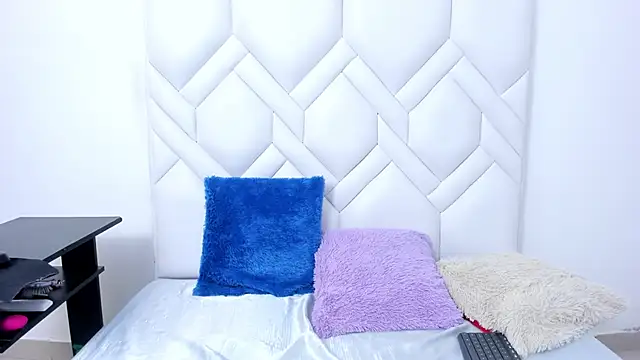 Snapshot of Analia18_ chatting on November 14, 2025, 1:37 pm Analia18 online show from November 14, 2025, 1:37 pm