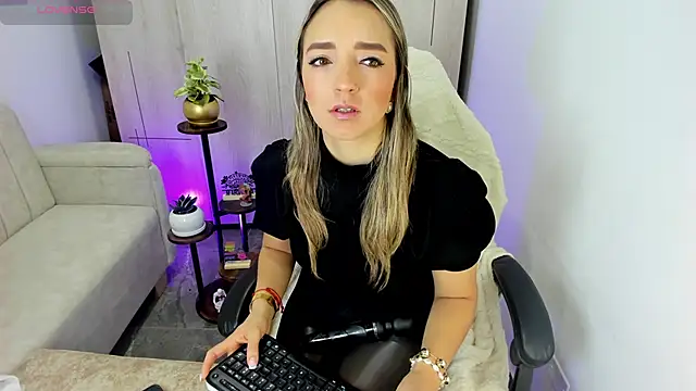 Snapshot of Katapinter chatting on December 2, 2025, 12:29 pm Katapinter online show from December 2, 2025, 12:29 pm