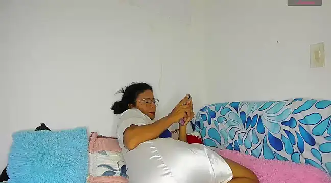 Snapshot of Nenita_Hot_ chatting on March 14, 2025, 12:43 am Nenita Hot online show from March 14, 2025, 12:43 am