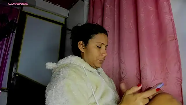 Snapshot of Nenita_Hot_ chatting on September 24, 2025, 3:24 am Nenita Hot online show from September 24, 2025, 3:24 am