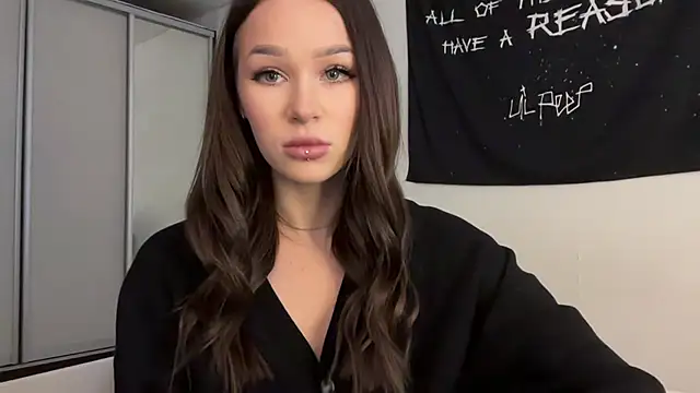 Snapshot of ur_molly chatting on December 15, 2025, 6:08 am ur molly online show from December 15, 2025, 6:08 am