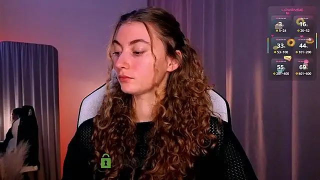 Snapshot of lady_curls chatting on November 26, 2025, 10:43 pm lady curls online show from November 26, 2025, 10:43 pm