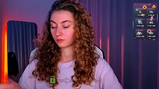 Snapshot of lady_curls chatting on October 25, 2025, 10:32 pm lady curls online show from October 25, 2025, 10:32 pm