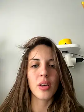 AmiLavs online show from November 25, 2025, 9:42 am