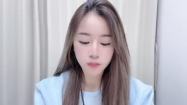 Snapshot of chloe-01 chatting on December 29, 2024, 12:23 pm chloe-01 online show from December 29, 2024, 12:23 pm