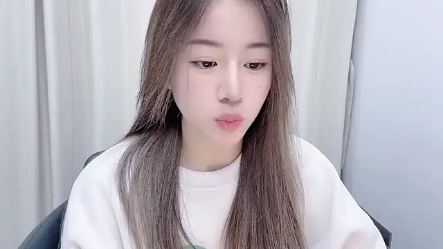 Snapshot of chloe-01 chatting on December 14, 2024, 12:22 pm chloe-01 online show from December 14, 2024, 12:22 pm