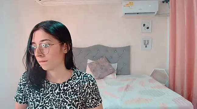 Snapshot of brooklove_doll chatting on March 4, 2025, 8:27 pm brooklove doll online show from March 4, 2025, 8:27 pm