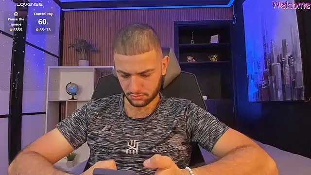 MaximusDick1  online show from March 26, 2026, 12:36 pm