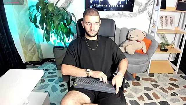 MaximusDick1  online show from January 12, 2026, 3:35 am