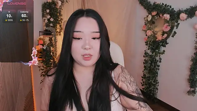 Snapshot of mei_honey_ chatting on January 10, 2025, 2:23 pm mei honey  online show from January 10, 2025, 2:23 pm