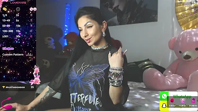 Snapshot of EvelynAisha chatting on January 27, 2025, 5:37 pm EvelynAisha online show from January 27, 2025, 5:37 pm