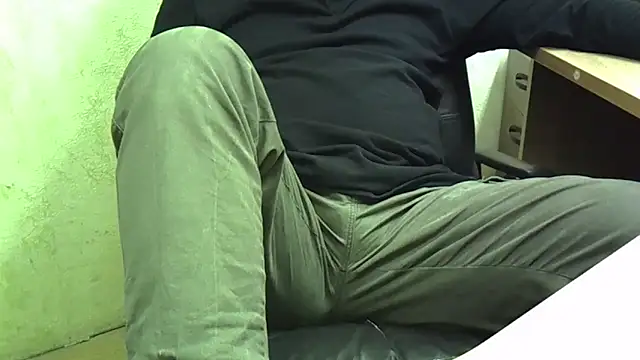 nikdov3 online show from November 5, 2025, 5:10 am