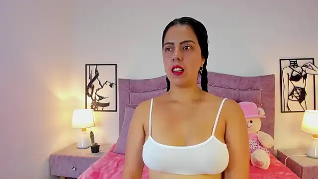 LunaSmitt online show from September 25, 2025, 12:22 pm