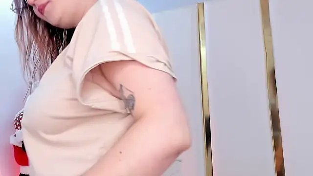 SalommeFlores online show from November 23, 2025, 1:04 am