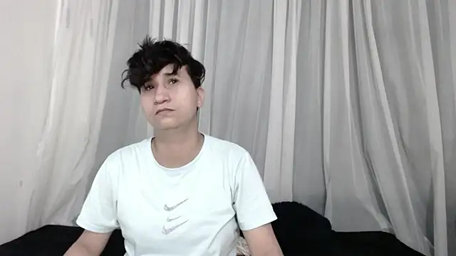 Snapshot of Im_Milan_Rs chatting on November 5, 2025, 3:31 am Im Milan Rs online show from November 5, 2025, 3:31 am