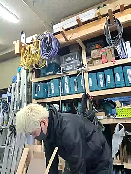 Snapshot of da--------i chatting on February 8, 2025, 7:37 am da--------i online show from February 8, 2025, 7:37 am