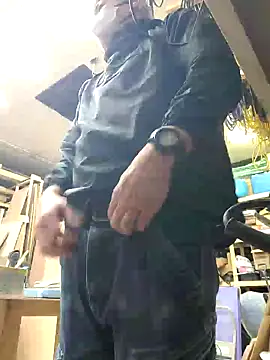 Snapshot of da--------i chatting on February 19, 2025, 6:44 am da--------i online show from February 19, 2025, 6:44 am